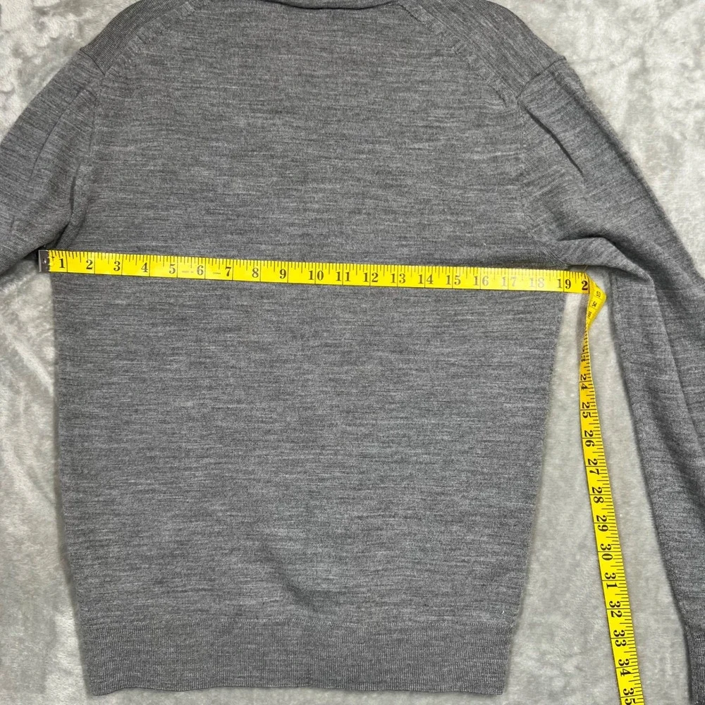 Banana Republic Merino Wool Crew Neck Sweater‎ Men's Size M Gray Preppy  Grandpa